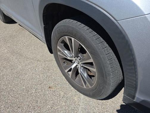 Silver Sky Metallic 2016 Toyota Highlander XLE