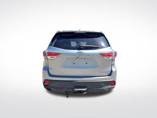 Silver Sky Metallic 2016 Toyota Highlander XLE