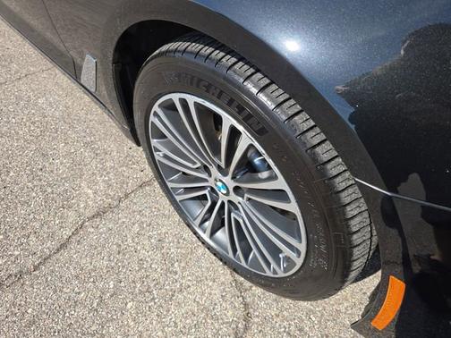 Black Sapphire Metallic 2019 BMW 530 i xDrive