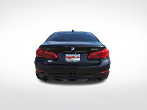 Black Sapphire Metallic 2019 BMW 530 i xDrive