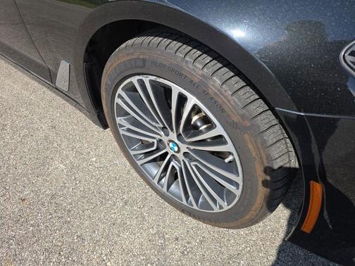 Black Sapphire Metallic 2019 BMW 530 i xDrive
