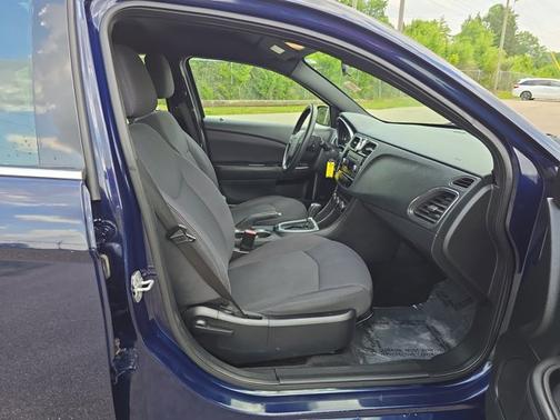 2013 Chrysler 200 LX