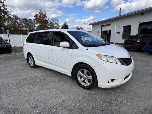 2011 Toyota Sienna LE