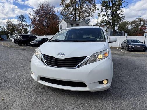 2011 Toyota Sienna LE