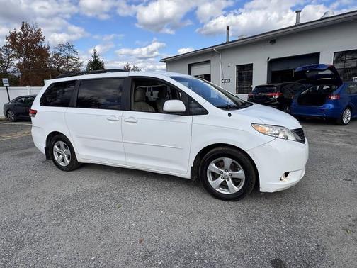2011 Toyota Sienna LE