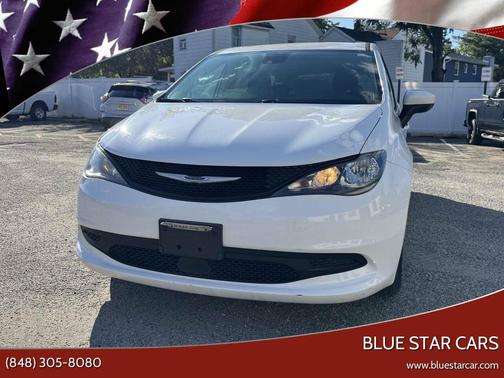 2022 Chrysler Voyager LX