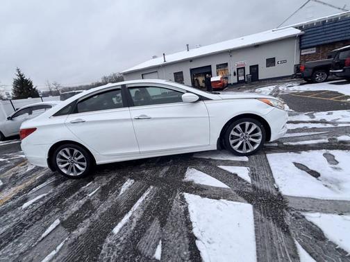 2013 Hyundai SONATA SE