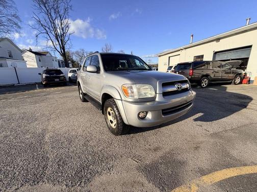 2005 Toyota Sequoia SR5