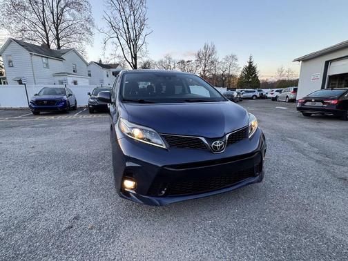 2019 Toyota Sienna SE