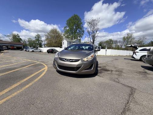 Beige 2014 Hyundai ELANTRA SE