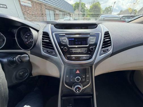 Beige 2014 Hyundai ELANTRA SE