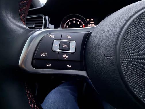 2020 Volkswagen Golf GTI 2.0T SE 4-Door