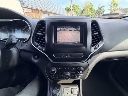 Black 2019 Jeep Cherokee Latitude Plus