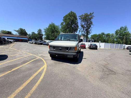 Silver Clearcoat Metallic 2006 Ford E350 Super Duty XL Wagon