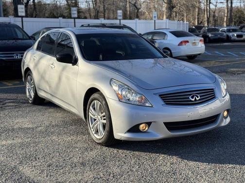 2015 INFINITI Q40 Base