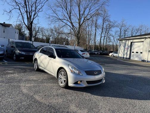 2015 INFINITI Q40 Base