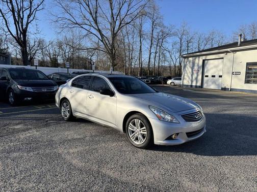 2015 INFINITI Q40 Base