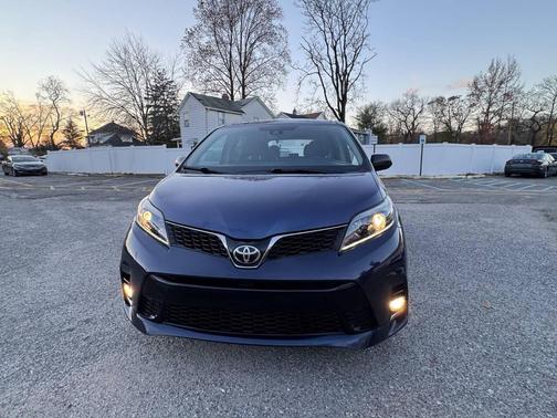 2019 Toyota Sienna SE