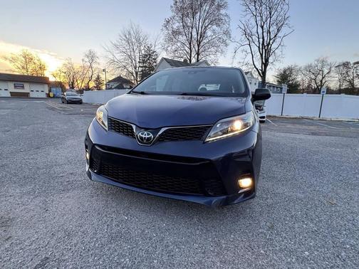 2019 Toyota Sienna SE