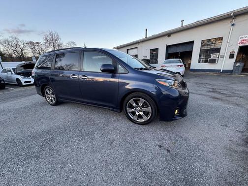 2019 Toyota Sienna SE