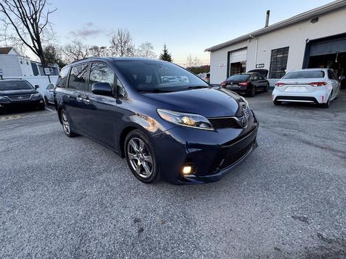 2019 Toyota Sienna SE