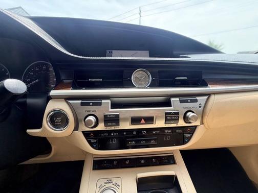 White 2014 Lexus ES 350 Base