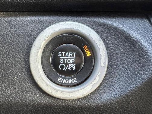 2016 RAM 3500 Laramie 4x4 4dr Crew Cab 8 ft. LB DRW Pickup