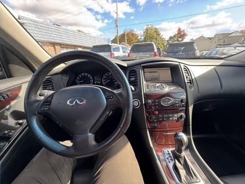 2017 INFINITI QX50 Base