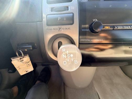 White 2009 Toyota Prius Touring