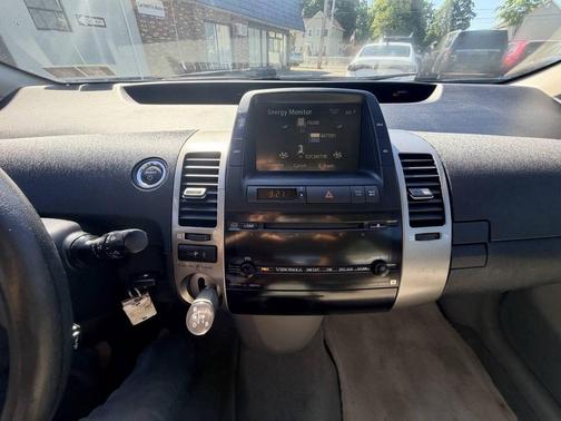 White 2009 Toyota Prius Touring