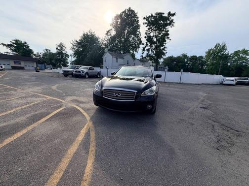 Black 2011 INFINITI M37x Base