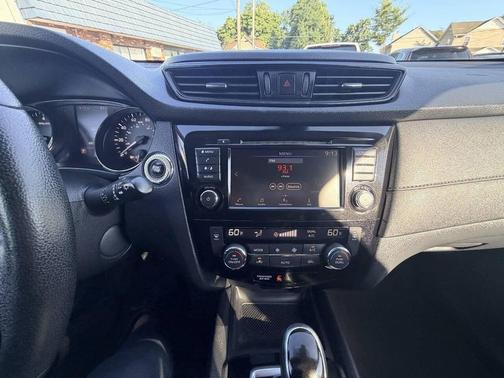 Glacier White 2019 Nissan Rogue SV