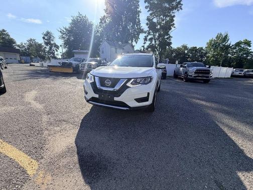 Glacier White 2019 Nissan Rogue SV