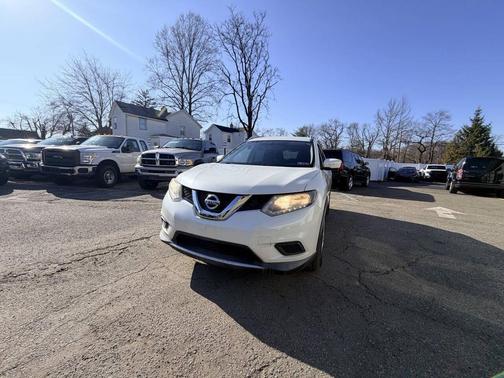 Glacier White 2015 Nissan Rogue SV