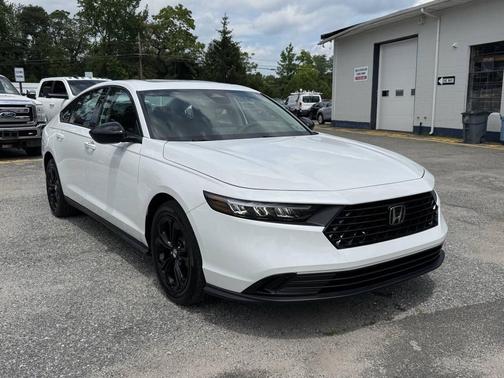White 2025 Honda Accord SE 4dr Sedan