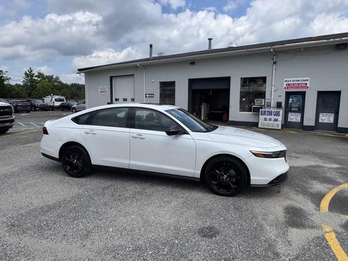 White 2025 Honda Accord SE 4dr Sedan