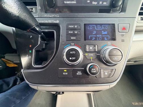 Shoreline Blue Pearl 2016 Toyota Sienna LE