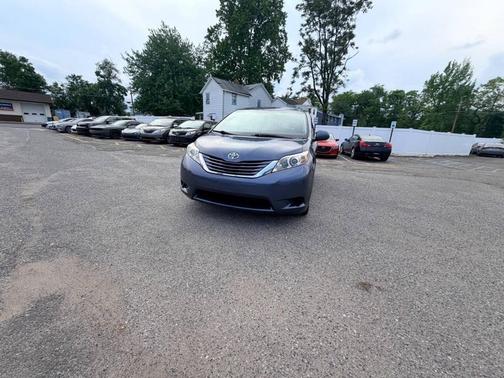 Shoreline Blue Pearl 2016 Toyota Sienna LE