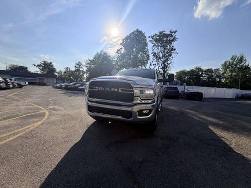White 2019 RAM 2500 Tradesman 4x4 4dr Crew Cab 6.3 ft. SB Pickup