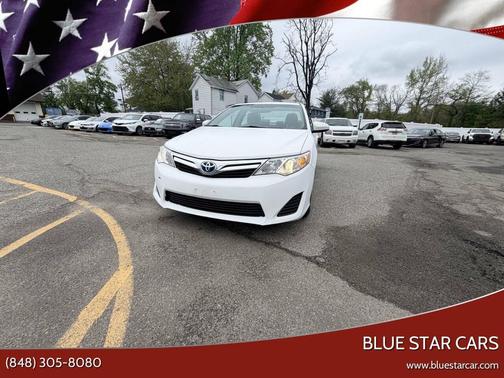 Super White 2012 Toyota Camry Hybrid SE