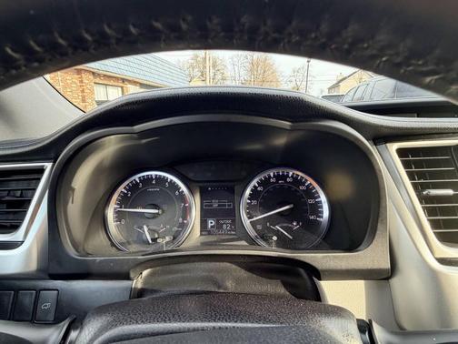 Gray 2015 Toyota Highlander LE