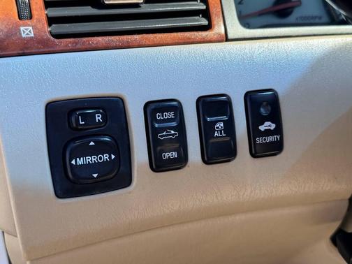 Arctic Frost Pearl 2006 Toyota Camry Solara SLE V6