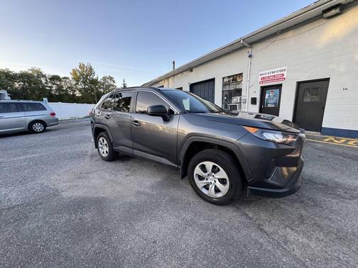 2020 Toyota RAV4 LE