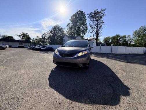 Gray 2017 Toyota Sienna LE