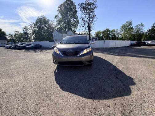 Gray 2017 Toyota Sienna LE