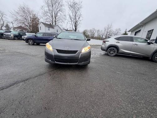 Gray 2009 Toyota Matrix S