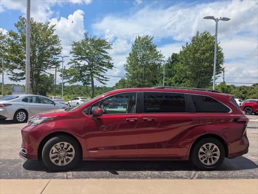 2021 Toyota Sienna XLE 7 Passenger