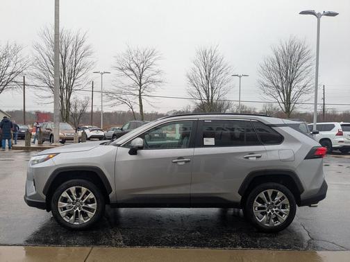 2025 Toyota RAV4 XLE Premium