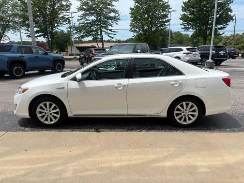 Super White 2012 Toyota Camry Hybrid XLE