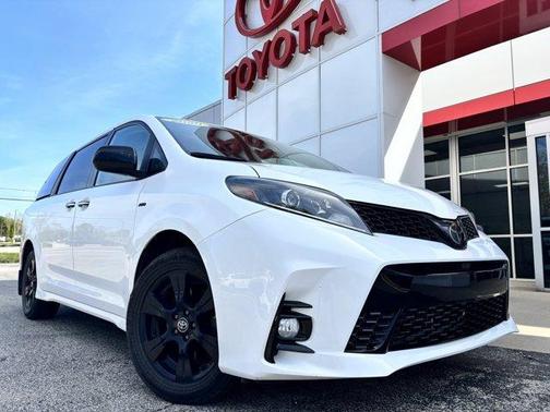 2020 Toyota Sienna SE Premium